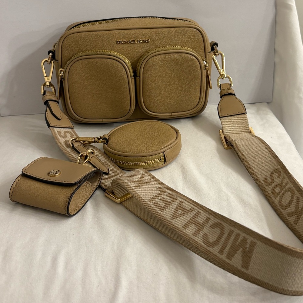 Jet Set Medium Leather Crossbody Bag with Case for Apple Airpods